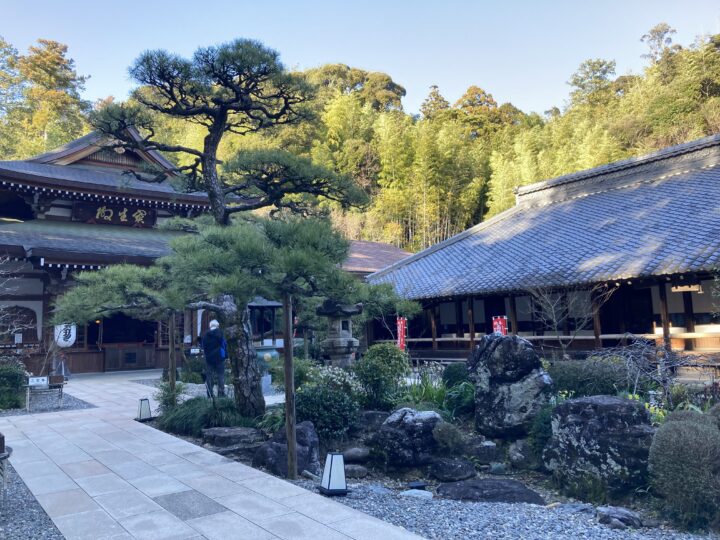 油山寺　宝珠殿と方丈