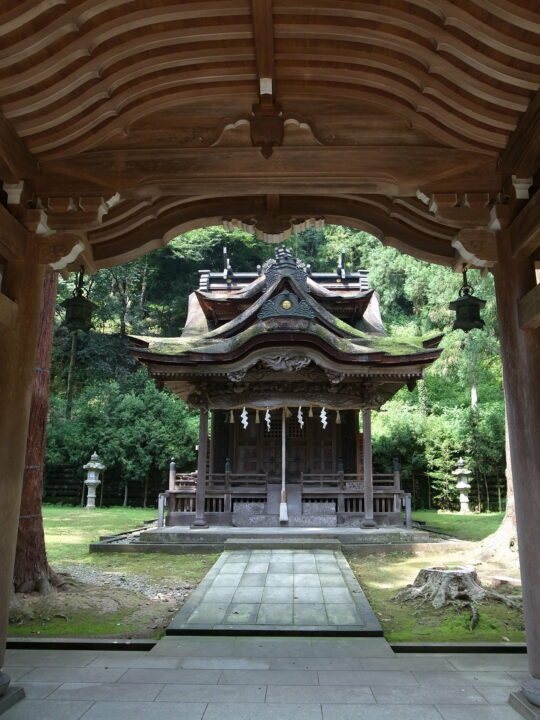 大瀧神社　社殿　正面から